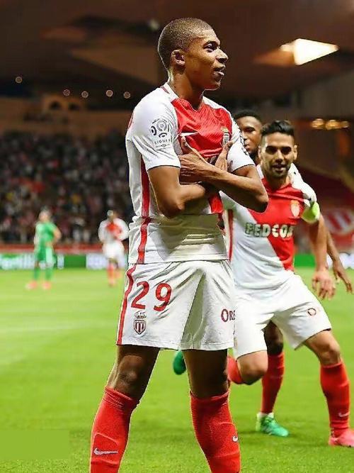 2025／26赛季英超：伦敦德比火热开打，切尔西迎战领头羊阿森纳（英超2025／26赛季伦敦德比上演，切尔西对阵榜首阿森纳）