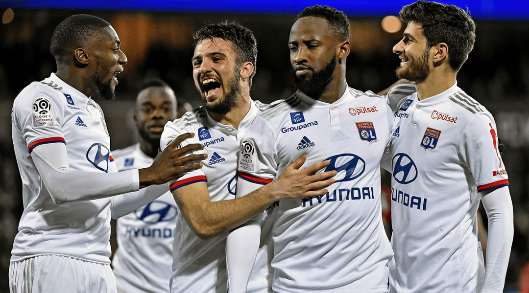 马克西单节再砍13分，带队顶住勇士凶猛反扑（马克西单节再取13分，率队抗住勇士疯狂追击）